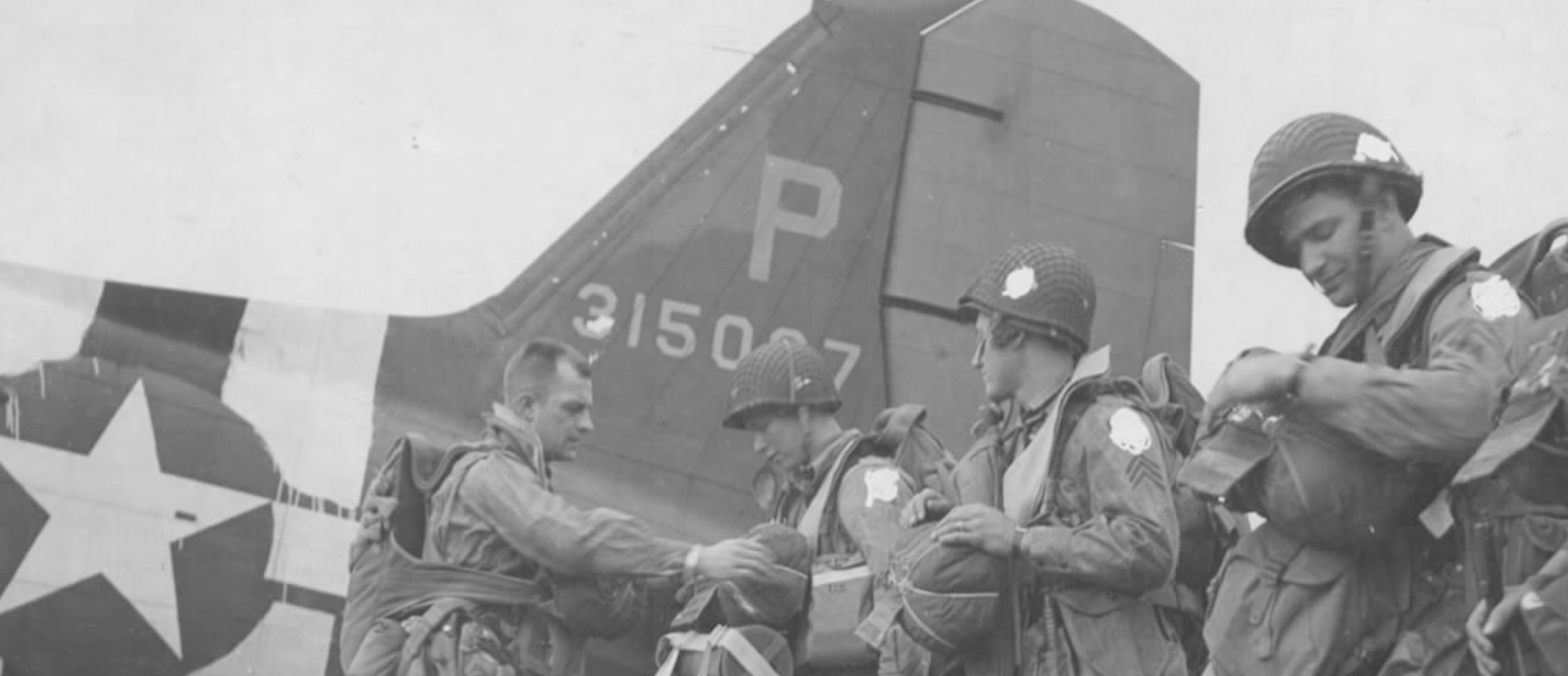 US paratroopers check their kit before boarding for France
