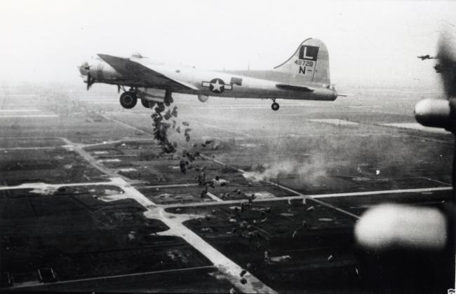 A B-17 Flying Fortress (serial number 44-9728) of the 452nd Bomb Group drops food parcels over the Netherlands.